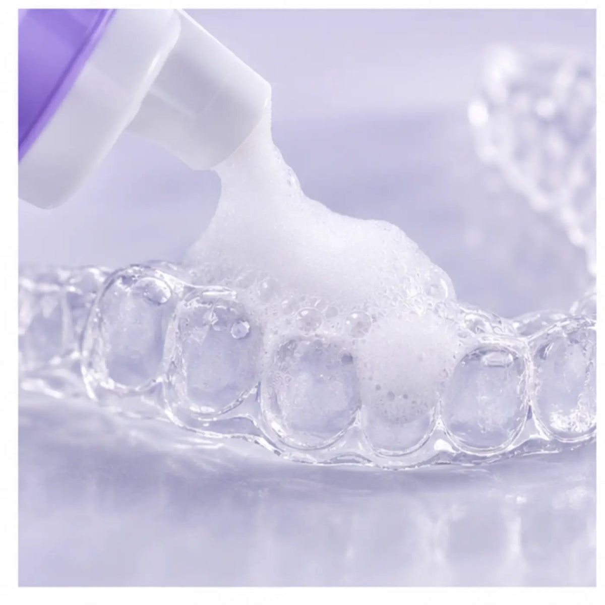 SmileWide Aligner Cleaner + Whitening Foam – material and feature detail