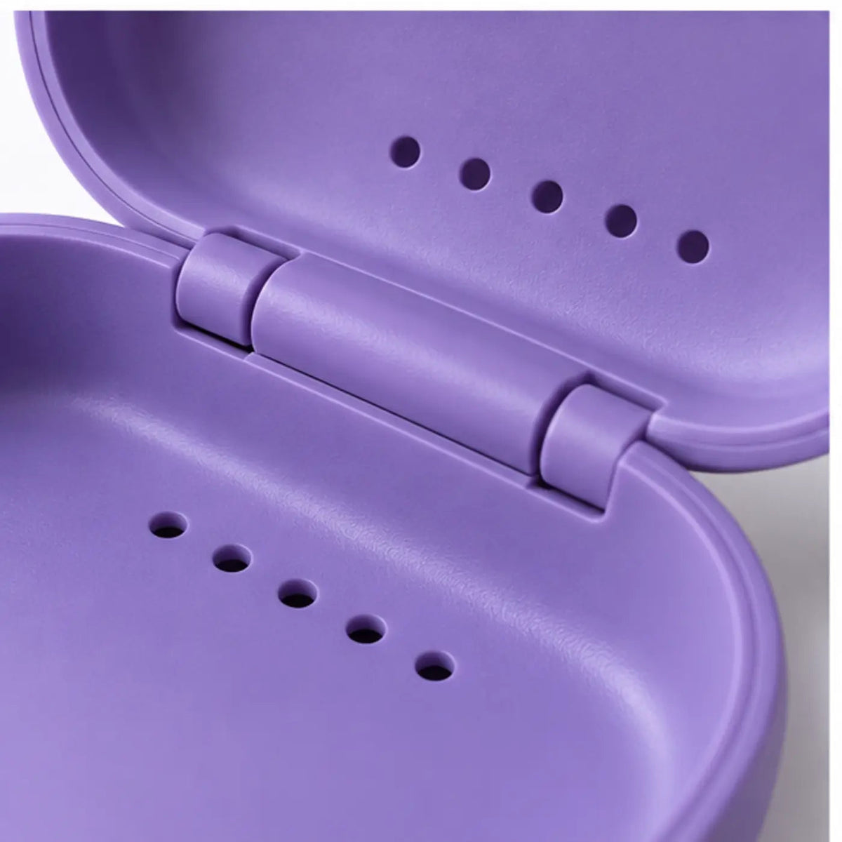 SmileWide Retainer & Aligner Case – material and feature detail